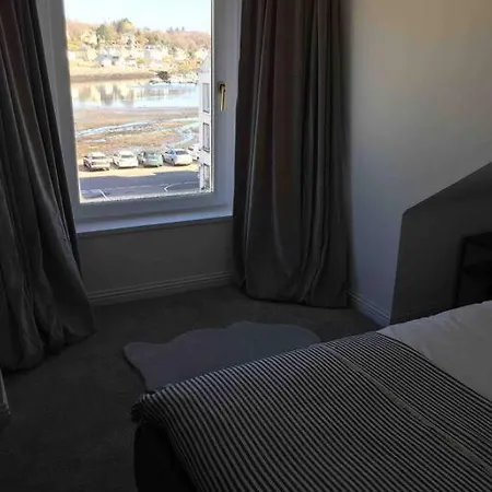 Tarbert Large, Bright, 4 Bedroom Flat With Harbour Views Экстерьер фото