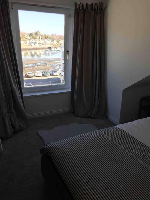 Tarbert Large, Bright, 4 Bedroom Flat With Harbour Views *