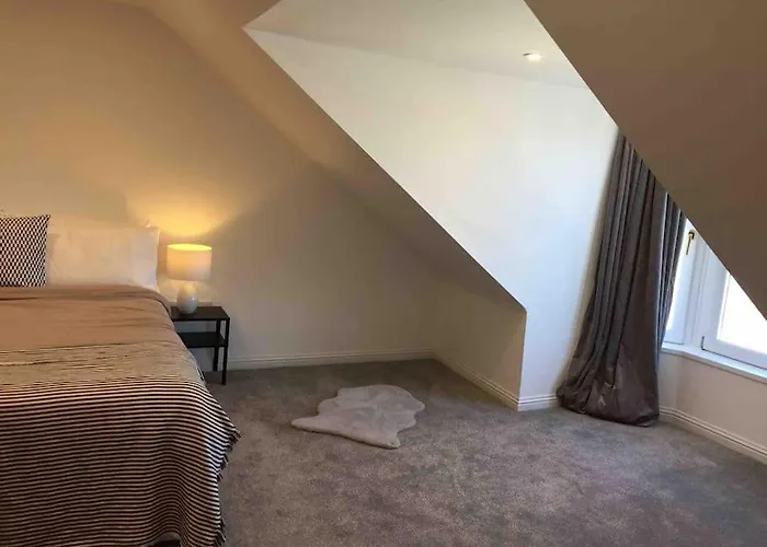 Tarbert Large, Bright, 4 Bedroom Flat With Harbour Views
